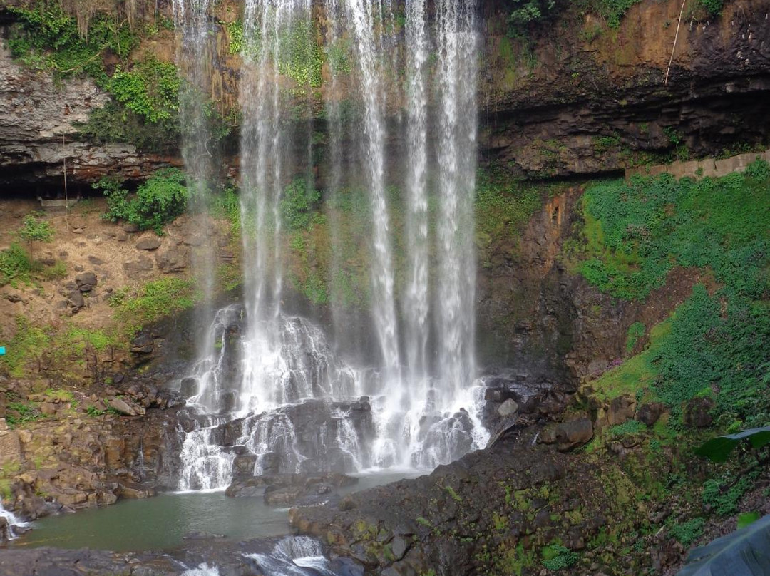 Dambri Waterfall-保禄县必去景点
