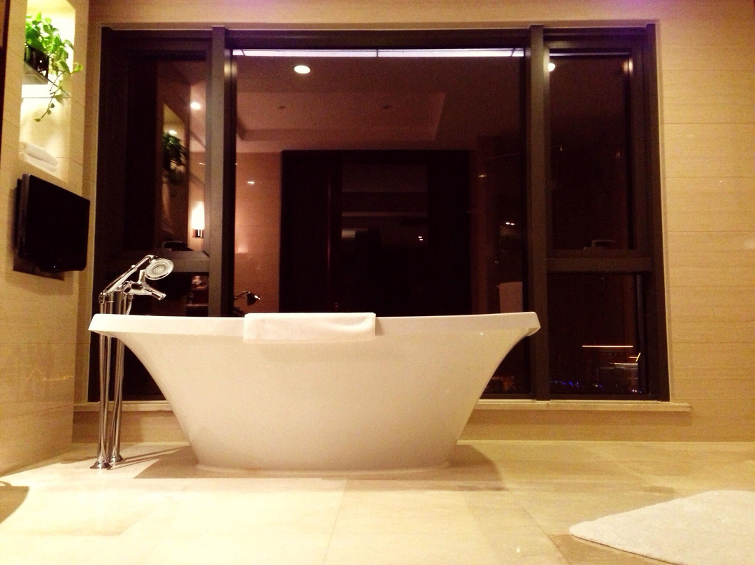 半岛温泉酒店主图