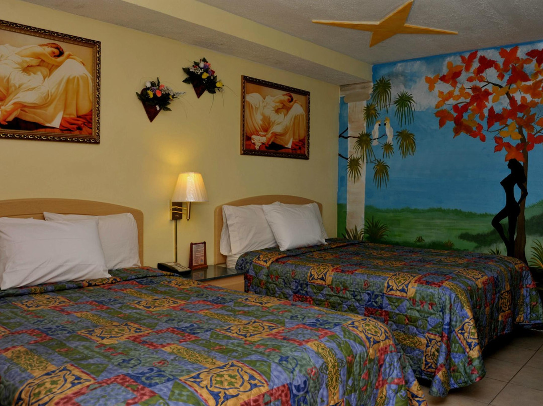 Tiki Hut Motel主图