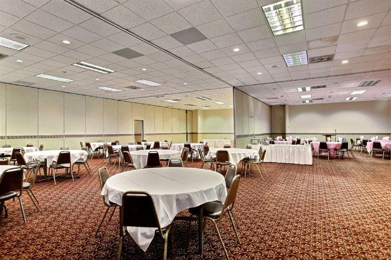 Crookston Inn and Convention Center主图