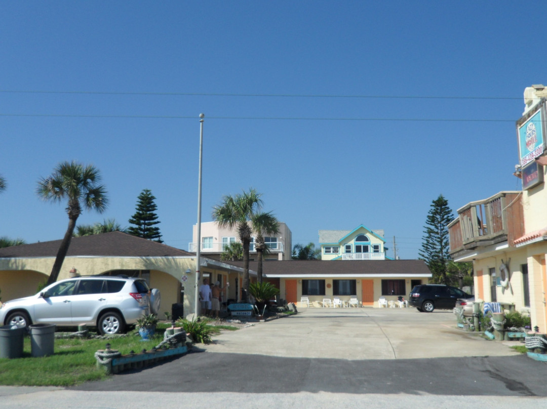 Lazy Hours Motel On The Beach