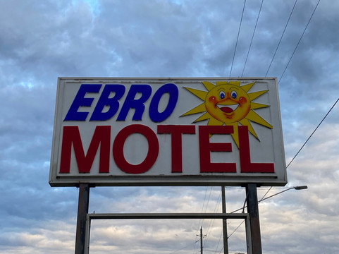 Ebro Motel