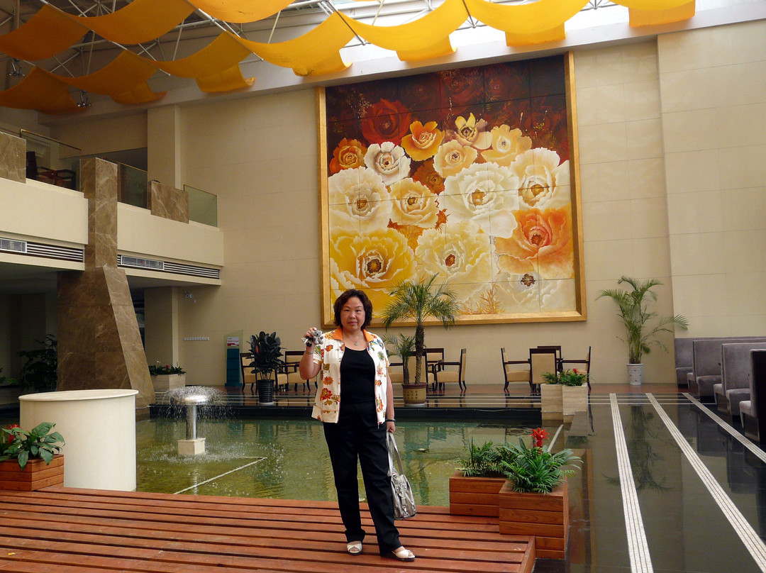 赐富中原国际大酒店主图