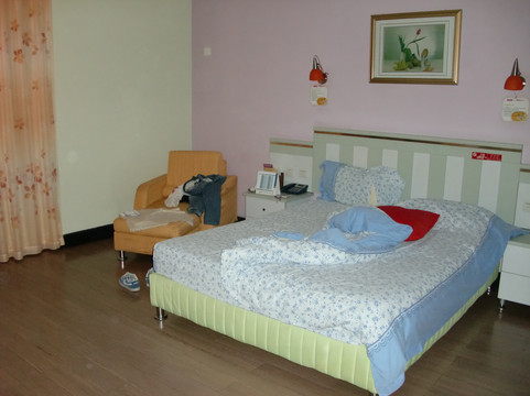 爱尊客酒店(青岛五四广场延安三路地铁站店)主图