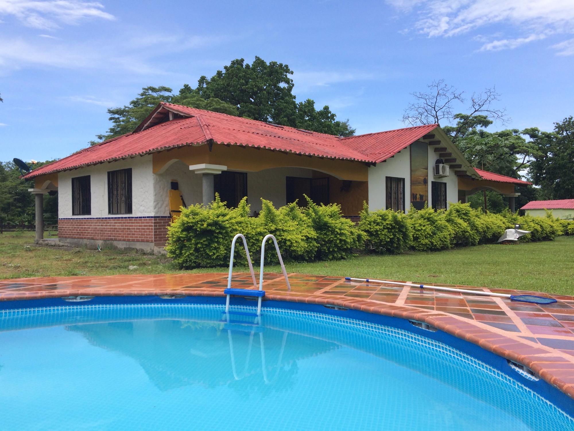 Parque Selva Hostal-泳池