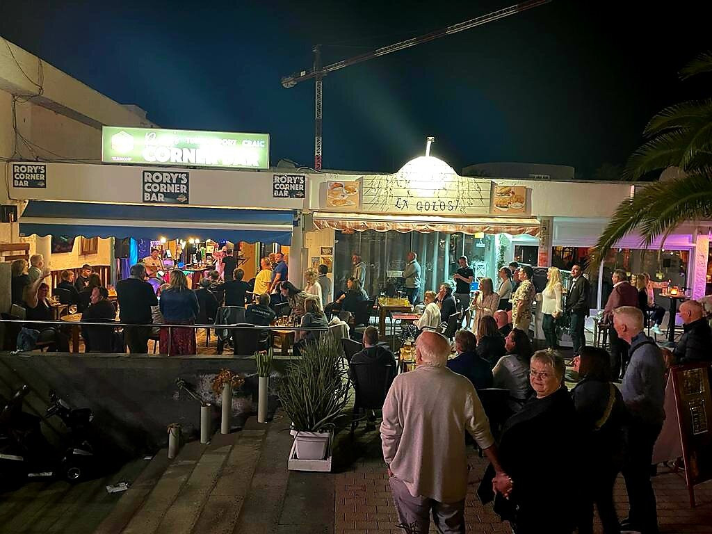Rory's Corner Bar & Live Lounge-提亚必去景点