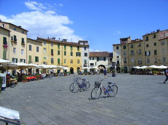 Piazza Anfiteatro景点图片