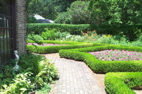 Elizabethan Gardens景点图片