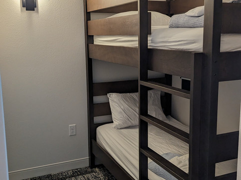 罗切斯特市中心的欢朋客房和套房主图