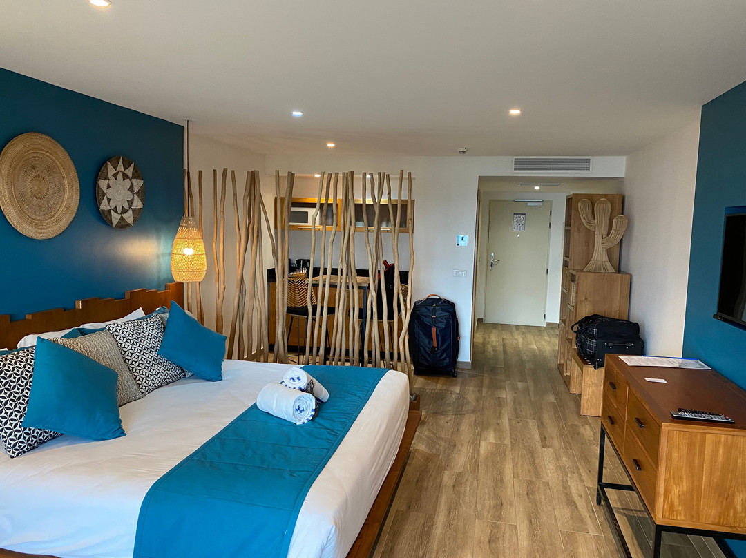 Orient Beach Hotel主图