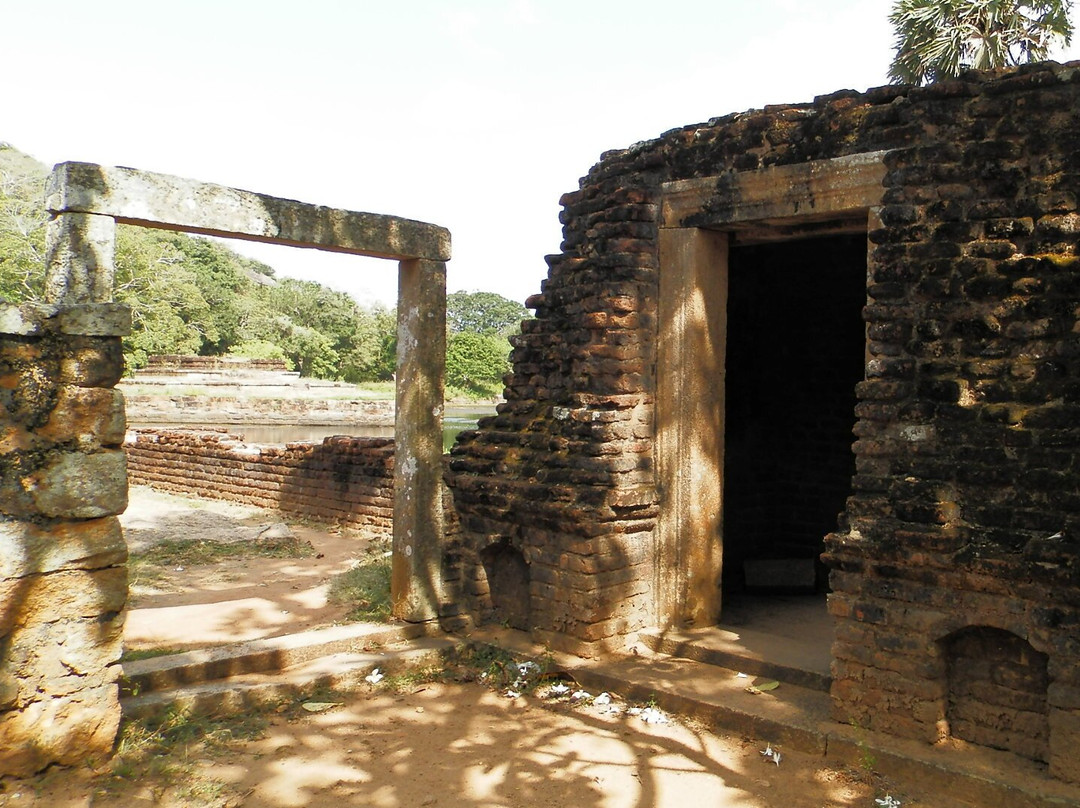 Kalu Diya Pokuna Natural Black Water Pond景点图片
