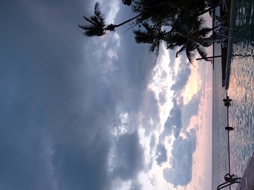 神曲海滩度假酒店主图