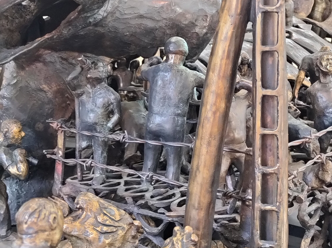 Ceramic Break Sculpture Park景点图片