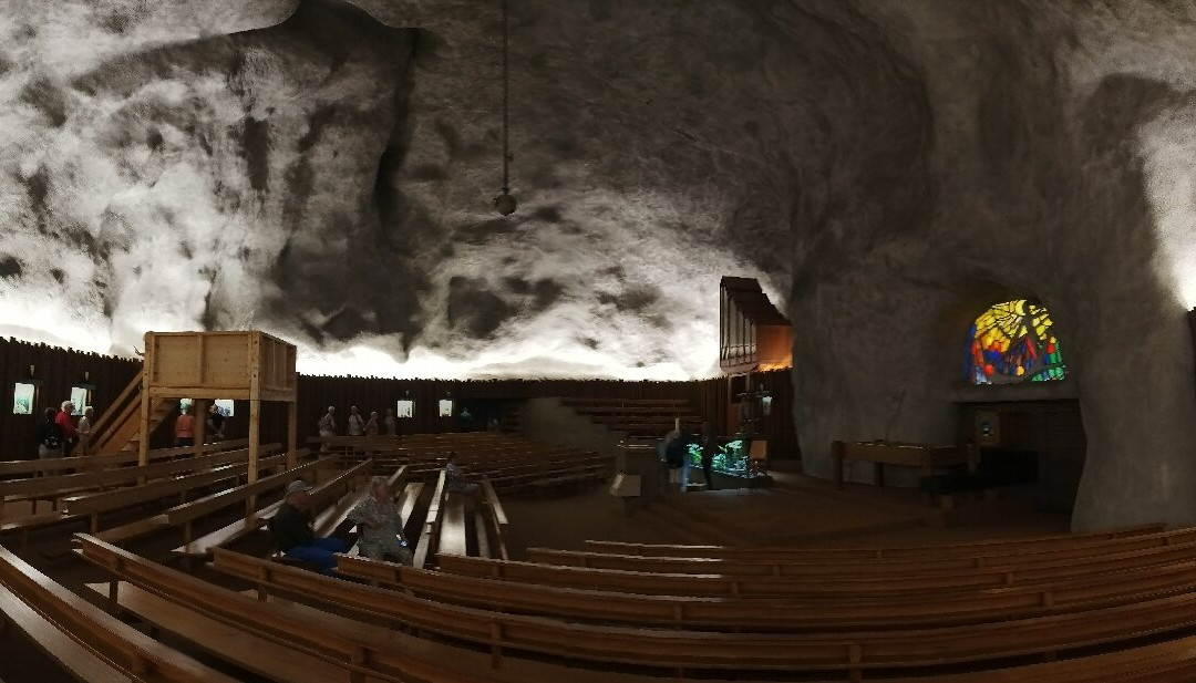 Felsenkirche Eglise St.Michael-Raron必去景点