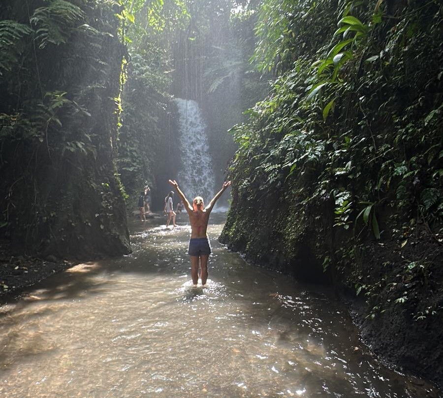 Manuaba Waterfall景点图片