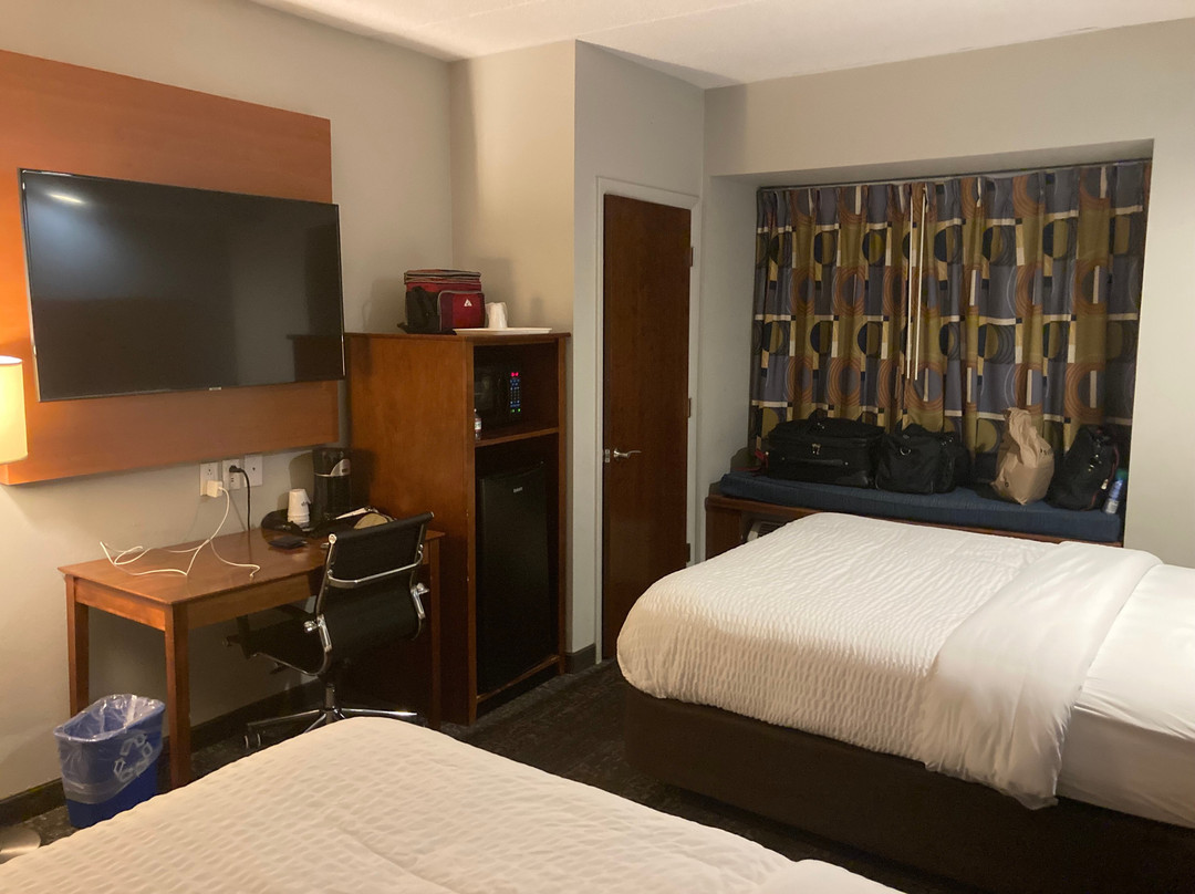 Clarion Pointe Staunton East主图