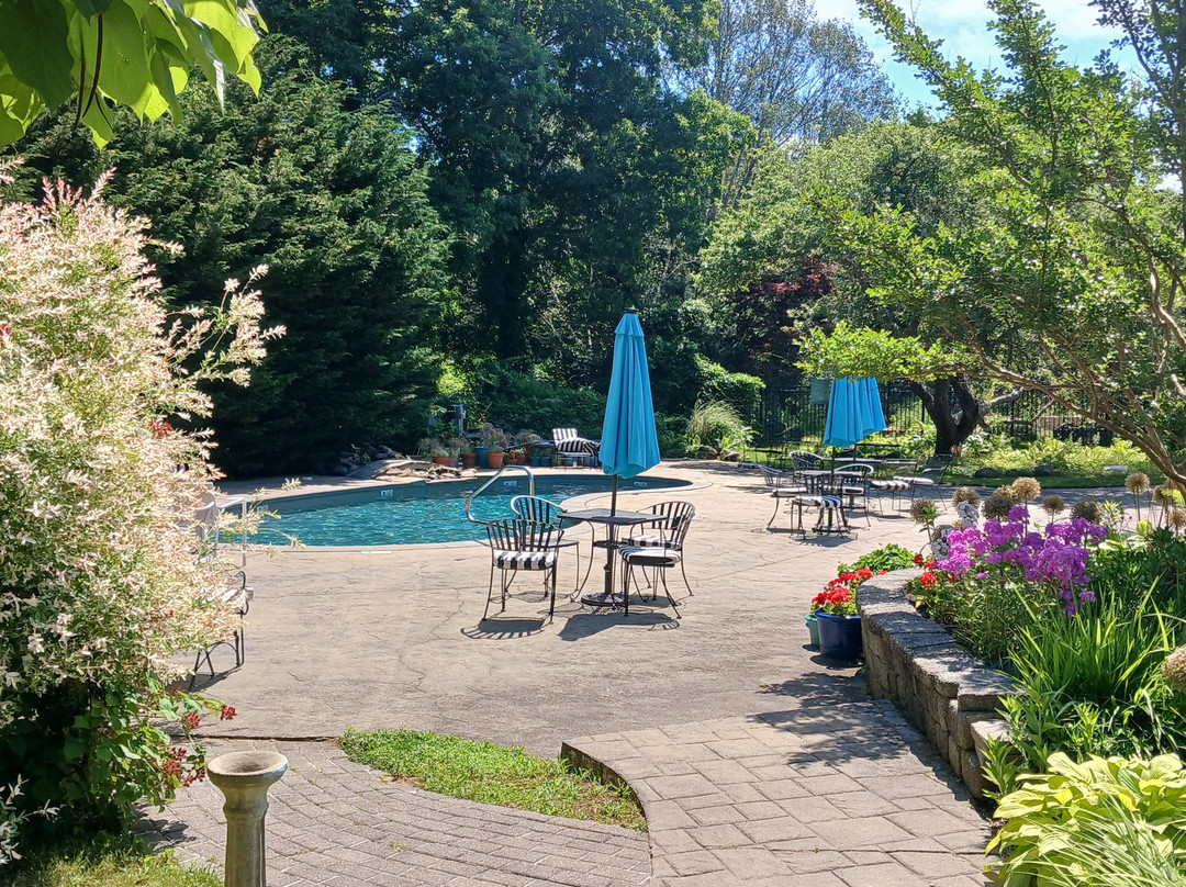 Lambert's Cove Inn & Resort主图