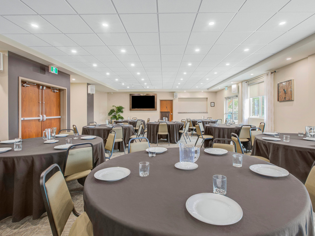 Days Inn And Suites By Wyndham Lindsay主图