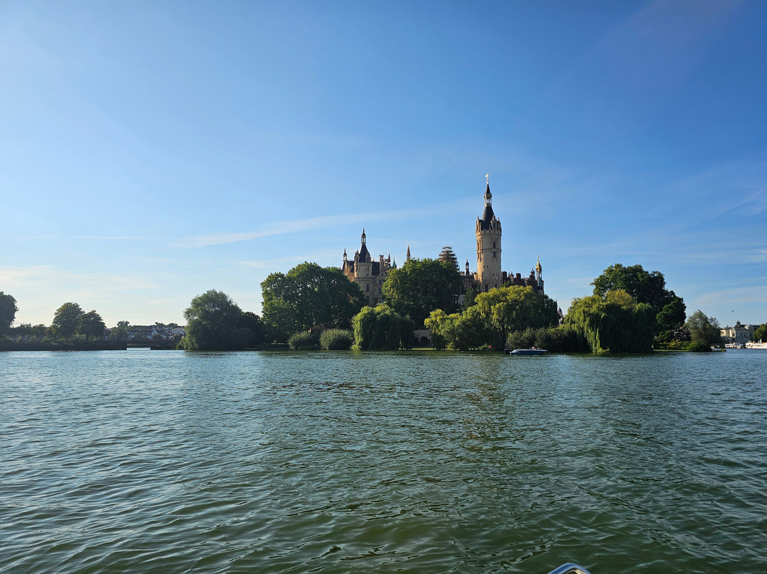 Bootscharter Schwerin - direkt am Schweriner Schloss景点图片