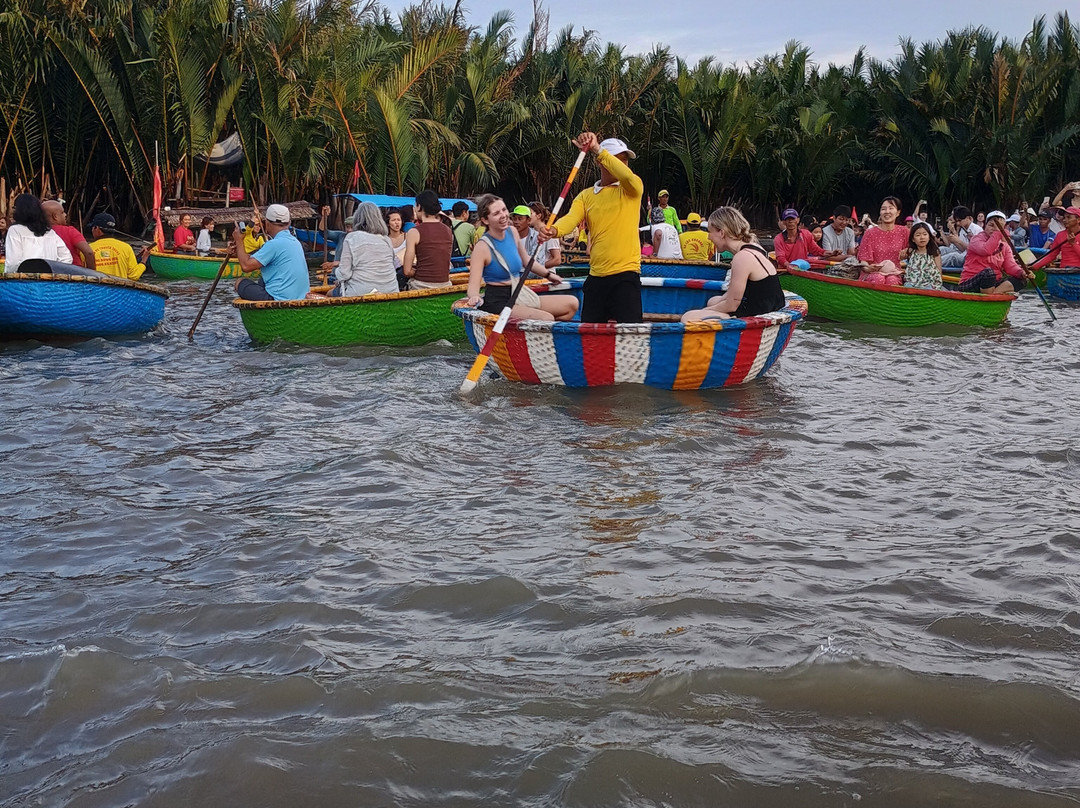 Hong Coconut Boat Tours景点图片