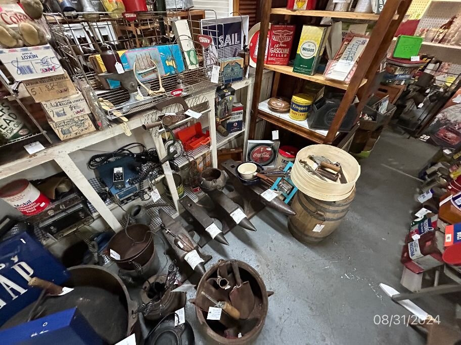 Trackside Antiques景点图片