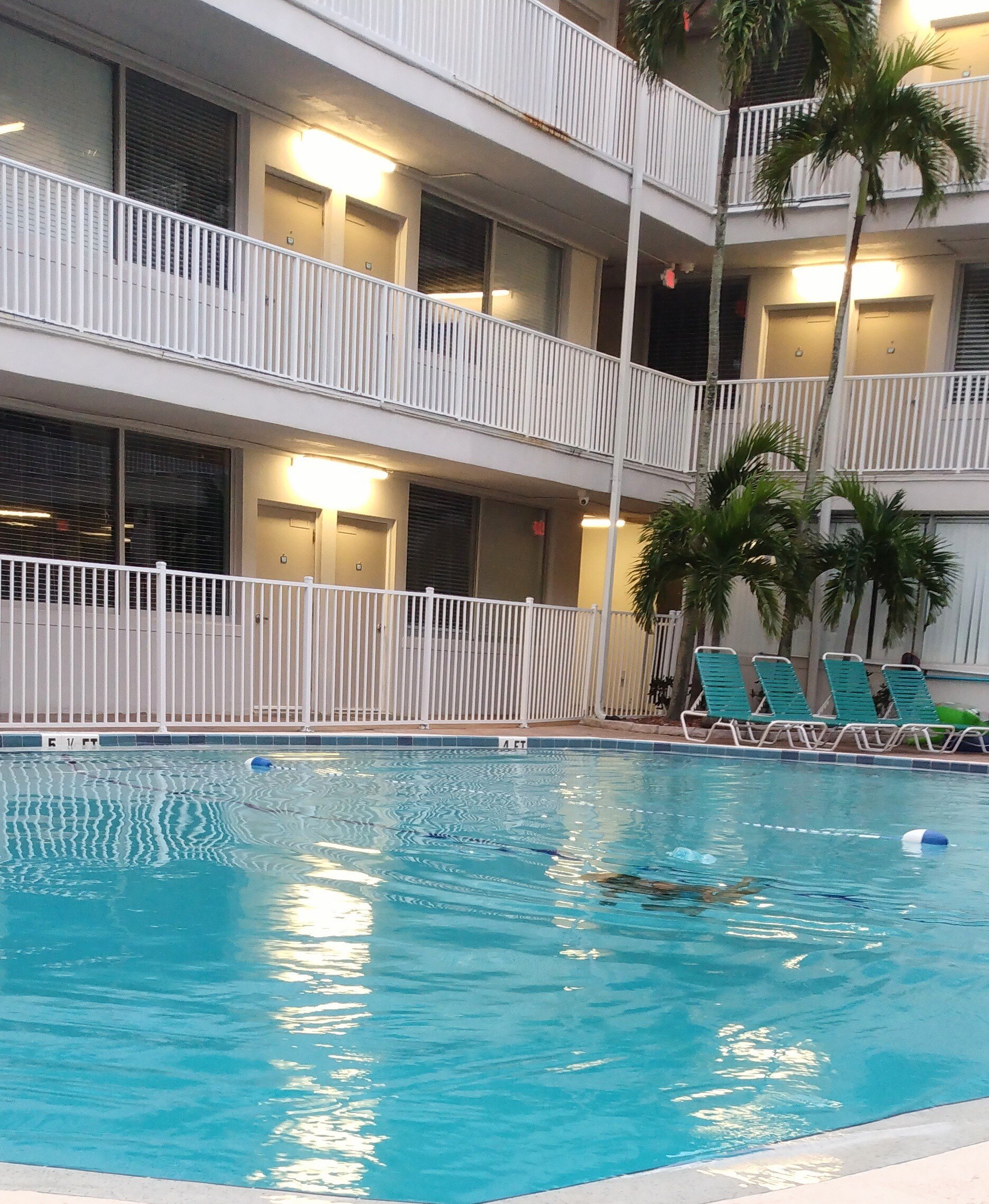 Sandalwood Beach Resort-泳池