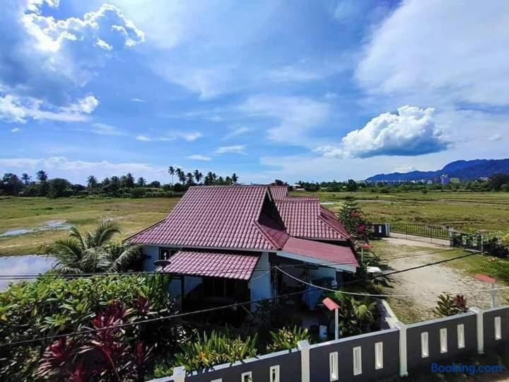 Zen Rooms Villa Bunga Padi