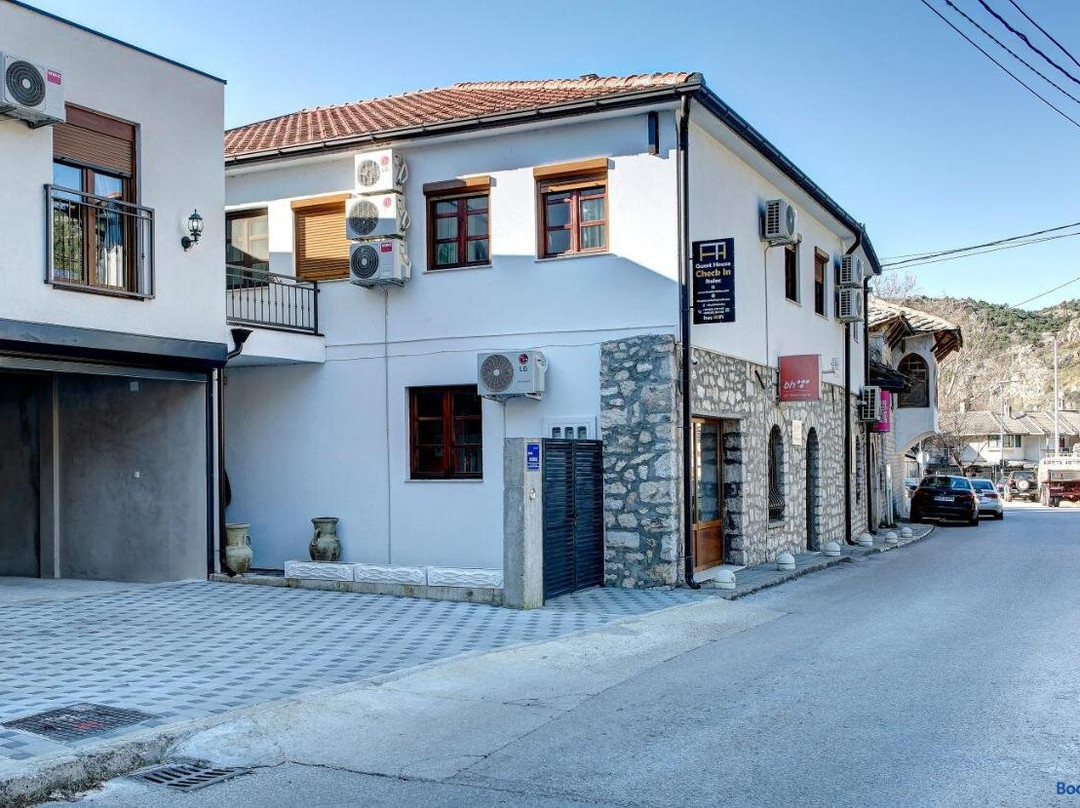Guesthouse Check IN