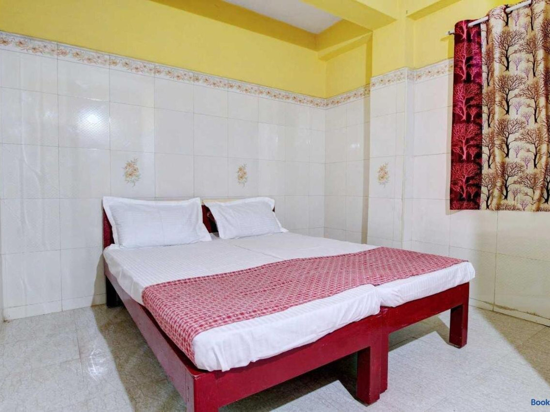 Hotel O 71798 Ezhil Residency