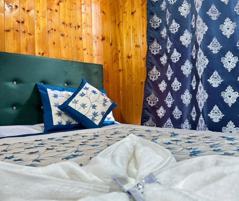 Munshi's Hotel and Restaurant(Tangmarg)