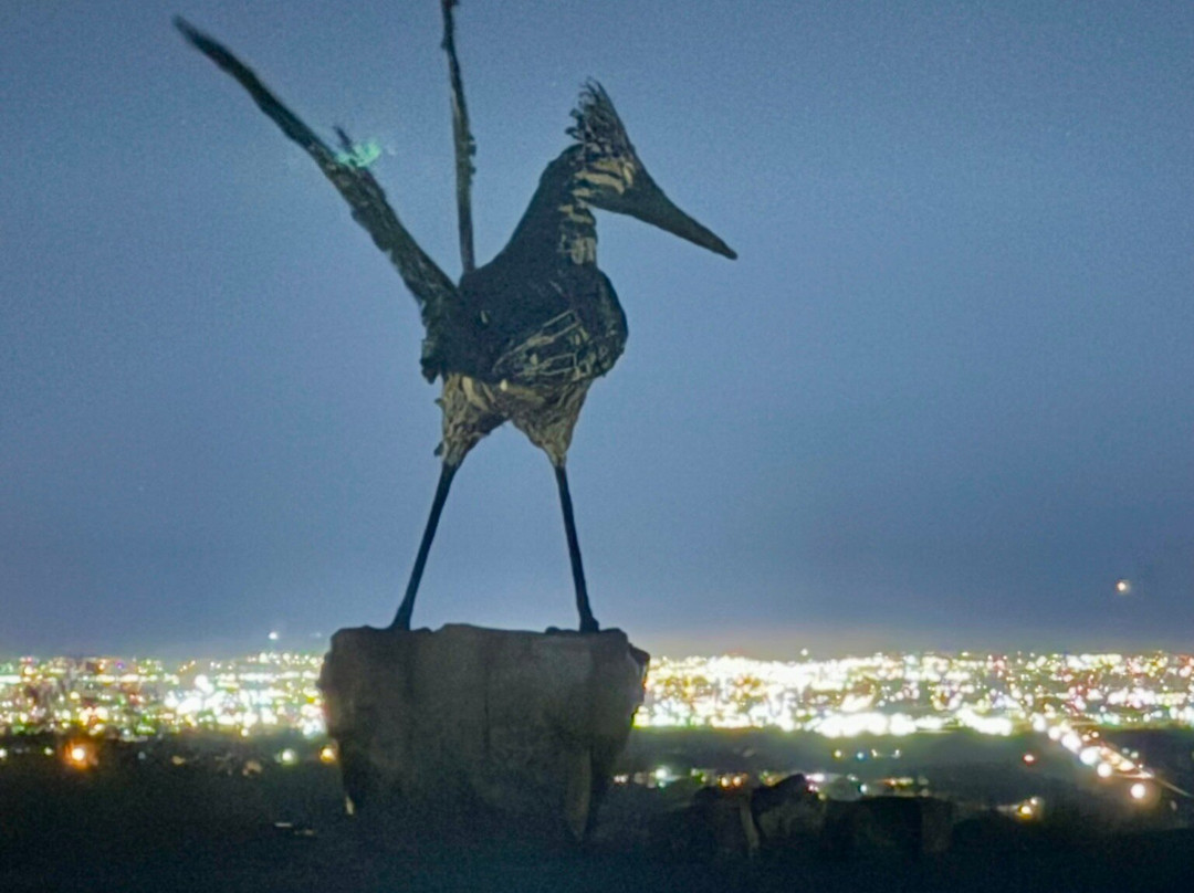 Recycled Roadrunner Sculpture-拉斯克鲁塞斯必去景点