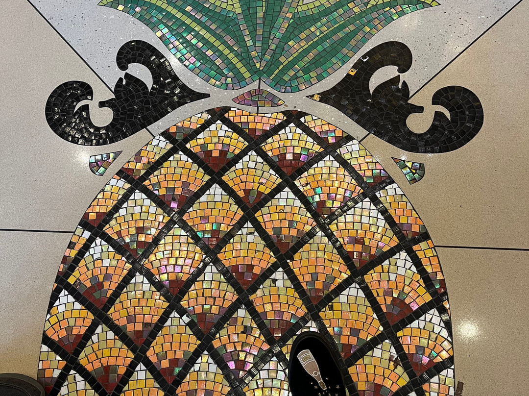 麦克斯韦酒店-菠萝招款待主图