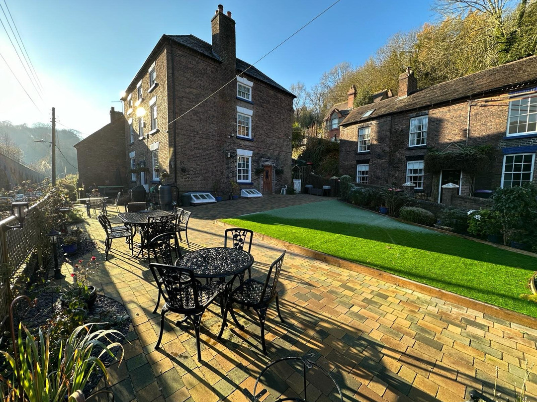 Viaduct Guesthouse