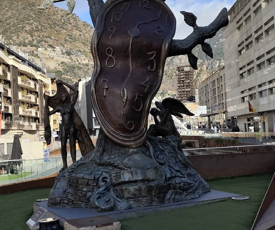 永恒的时间雕塑-安道尔城必去景点