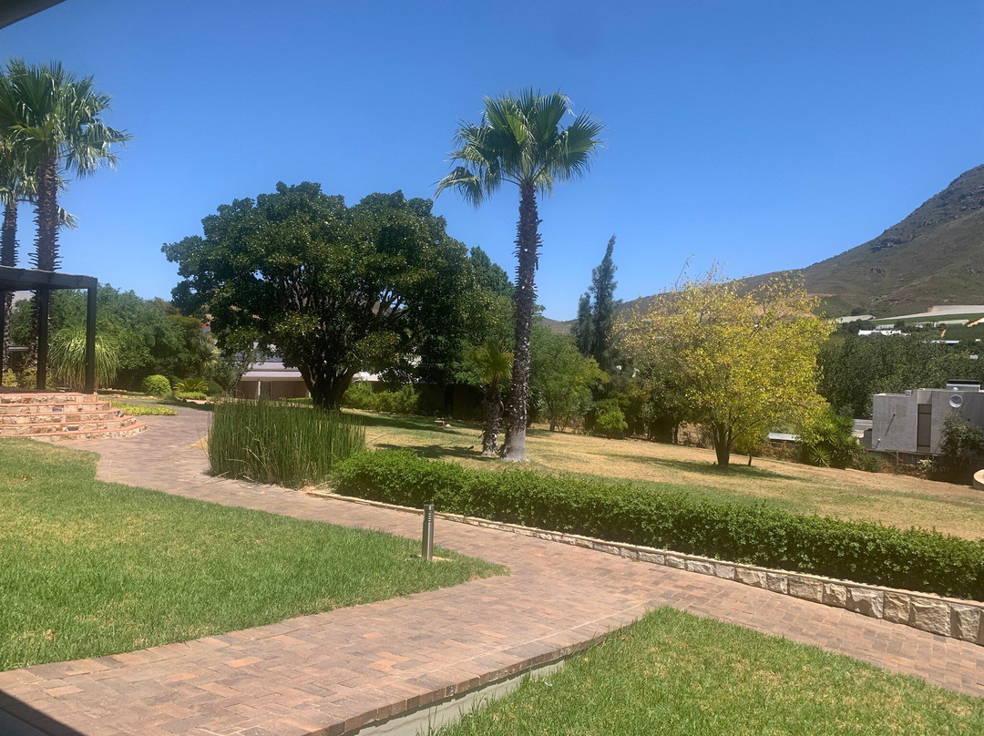 The Royal Hotel主图