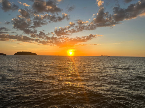 Royal Charters: The Premier Yacht Charter in Costa Rica-Playa Flamingo必去景点