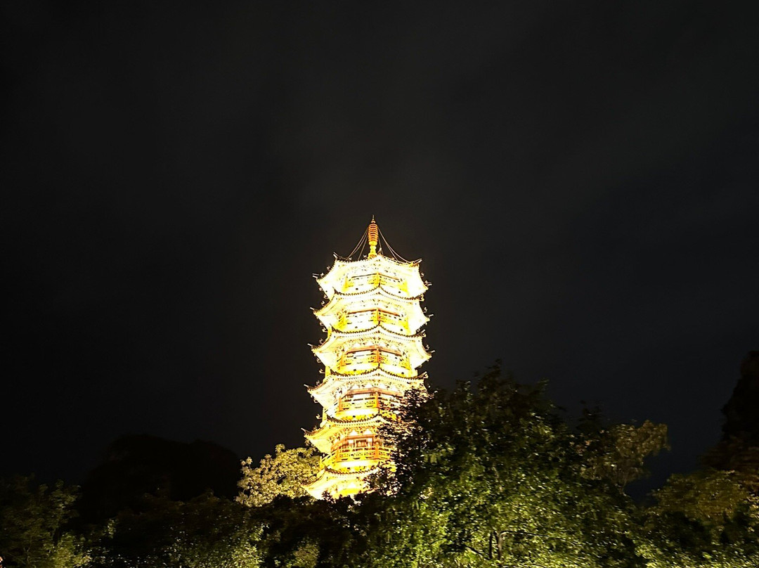 日月塔-桂林市必去景点