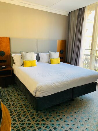 巴黎共和IHG皇冠假日酒店主图