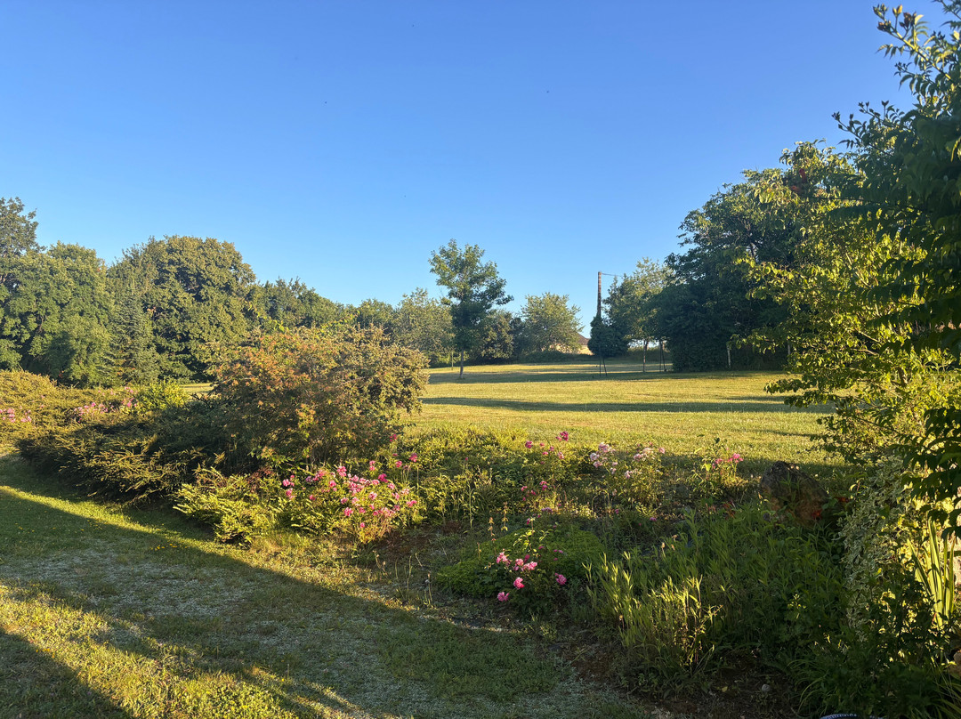 Les Chenes Rouges主图