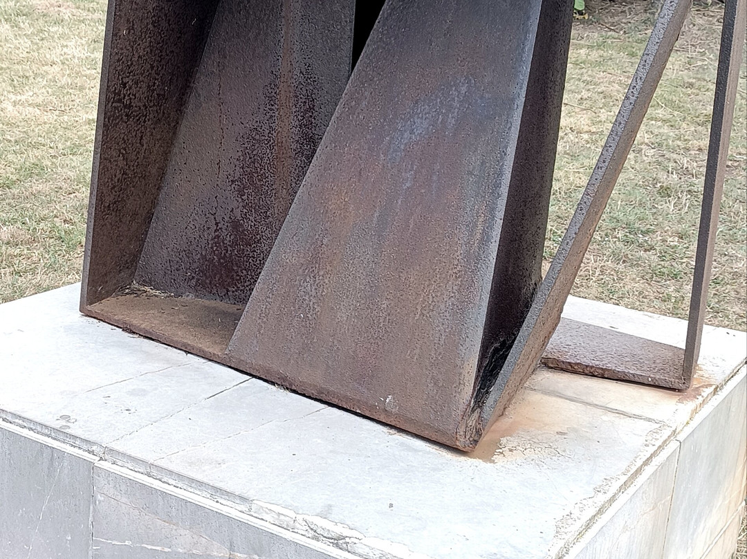 Escultura «little Box»-Candas必去景点