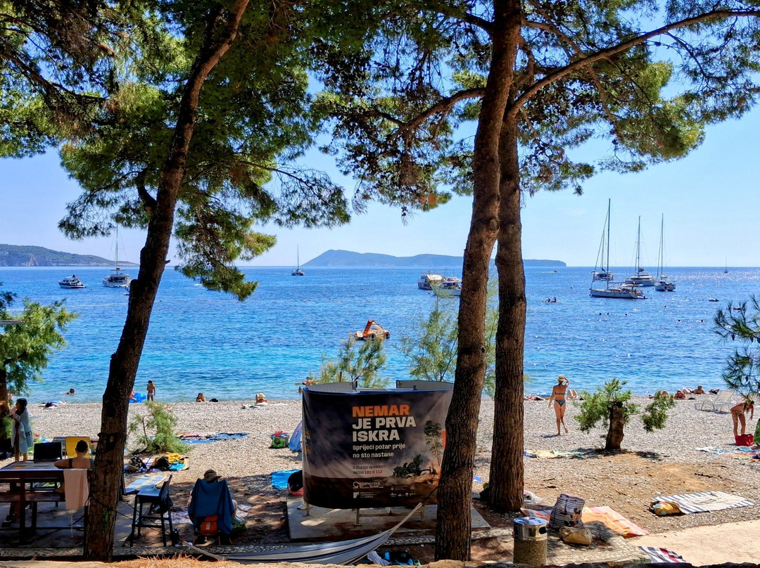 Gusarica Beach-Komiza必去景点