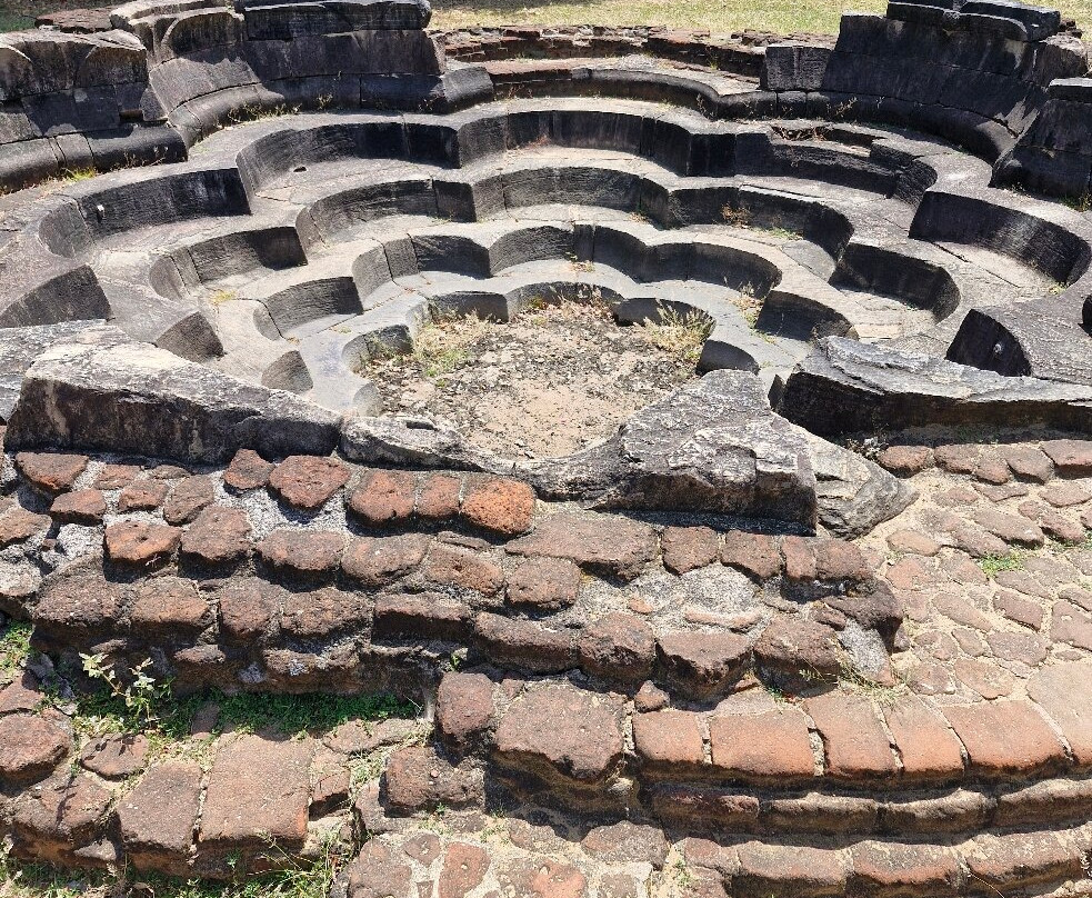 Lotus Pond-波隆纳鲁瓦必去景点