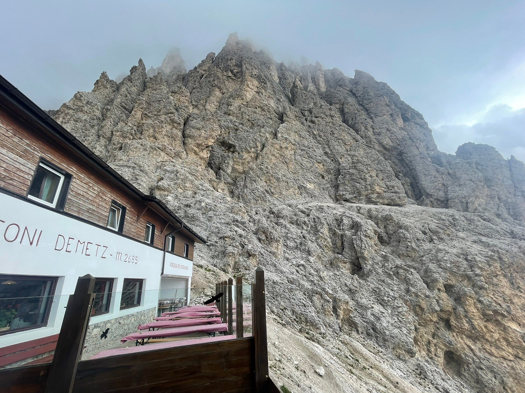 Passo Sella-塞尔瓦迪加尔代纳必去景点