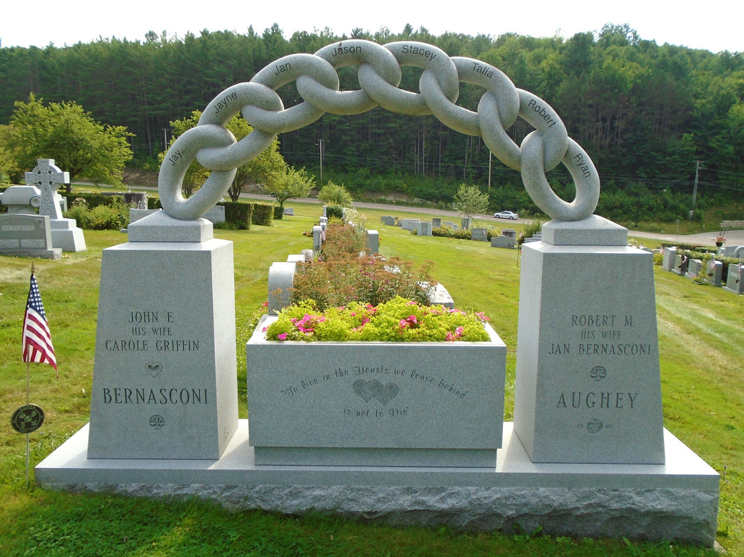 Hope Cemetery-Barre必去景点