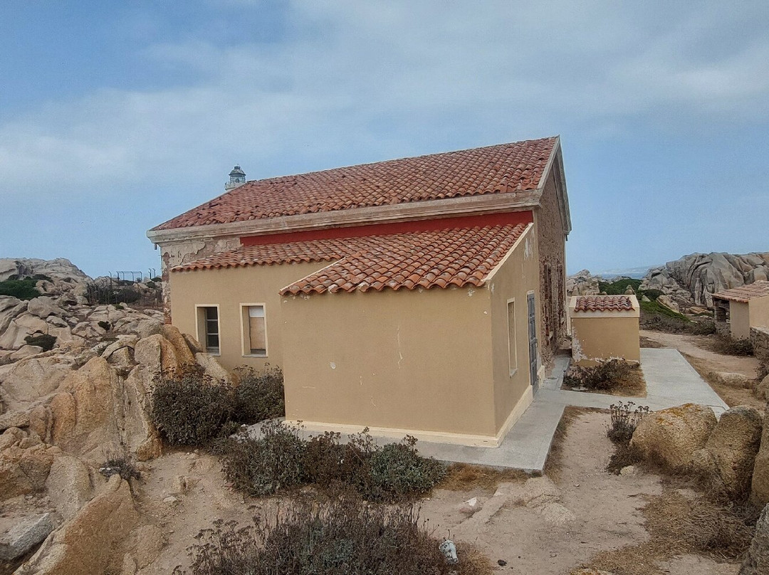 Faro Di Capo Testa-圣特雷莎加卢拉必去景点