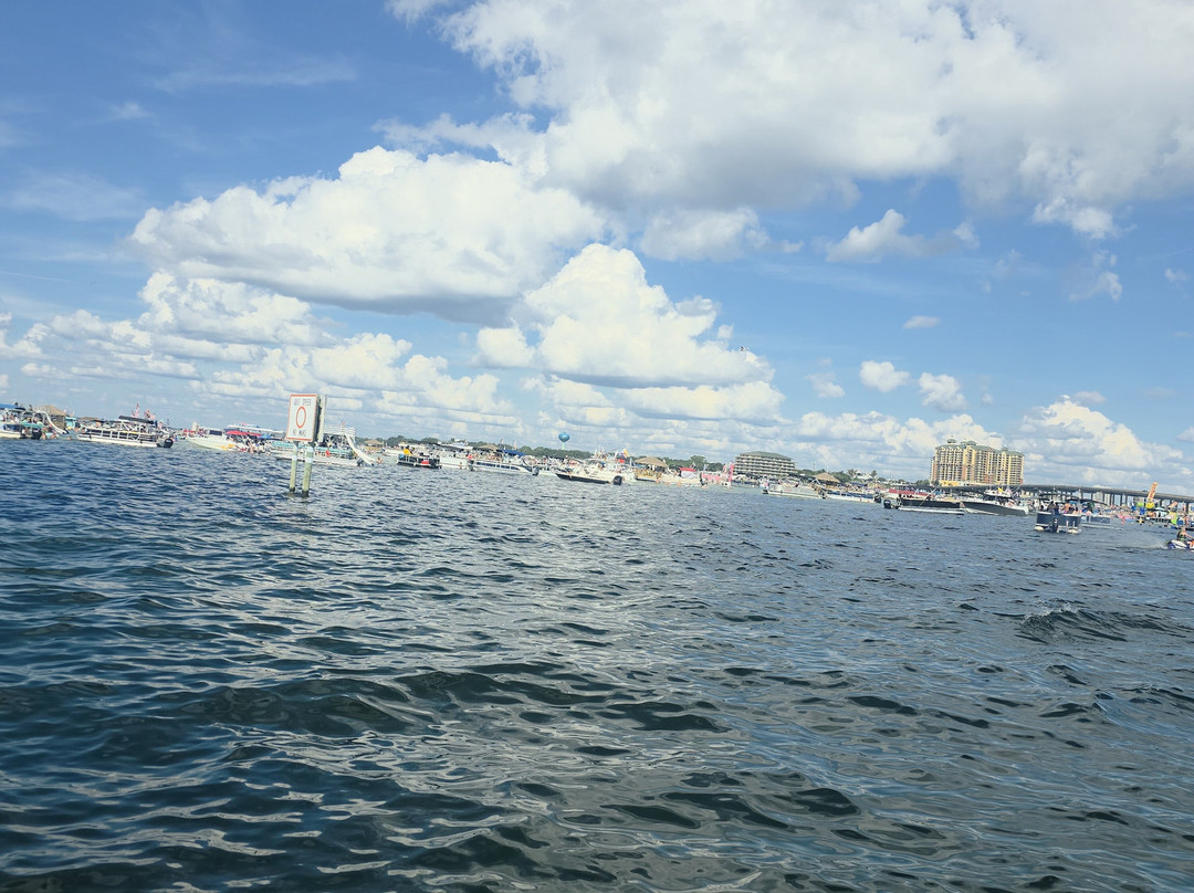 Double Fun Pontoon Rentals-德斯廷必去景点