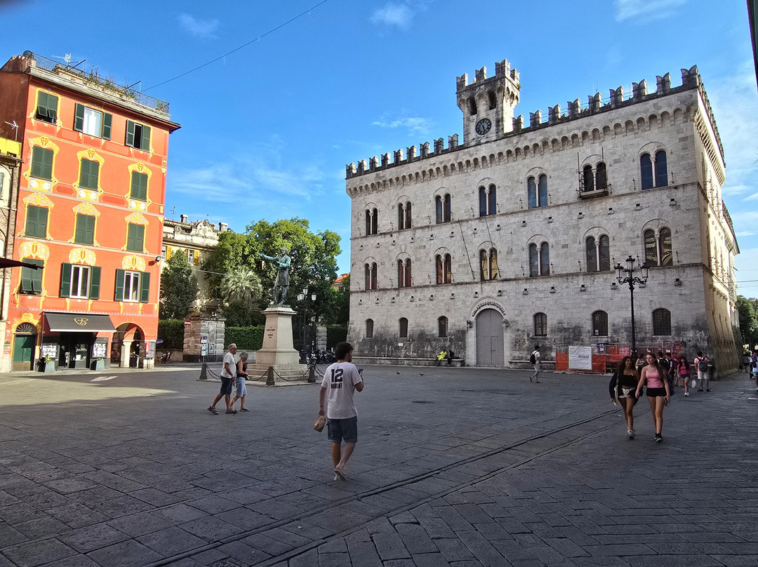 Palazzo di Giustizia-基亚瓦里必去景点