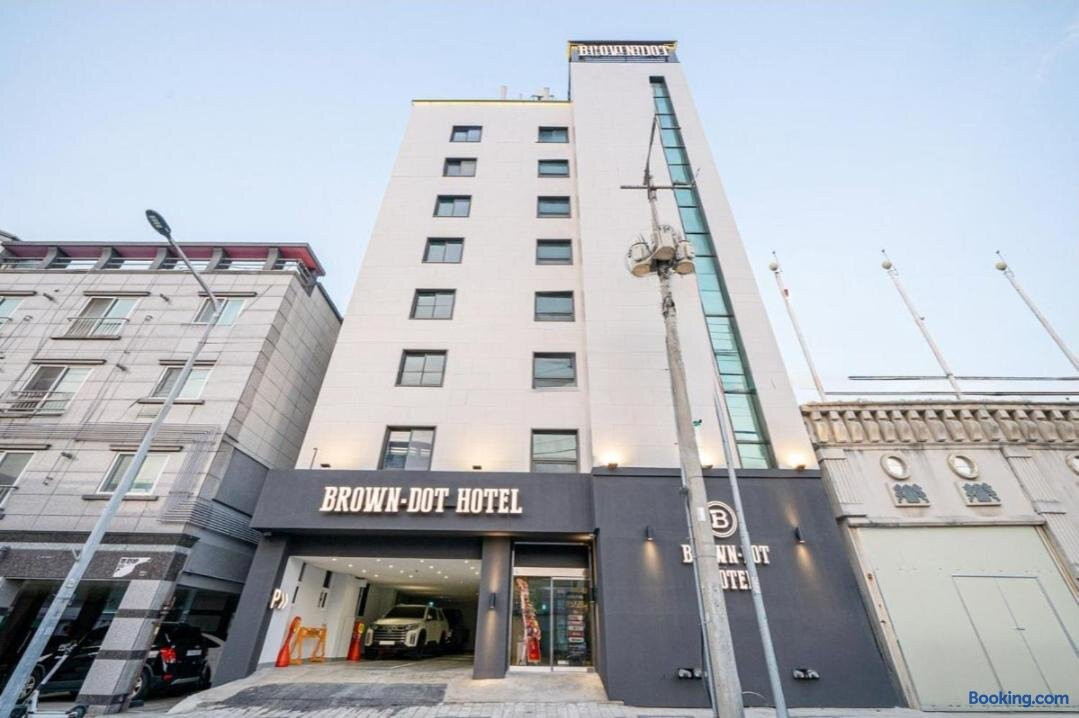 Brown Dot Hotel South Gumi