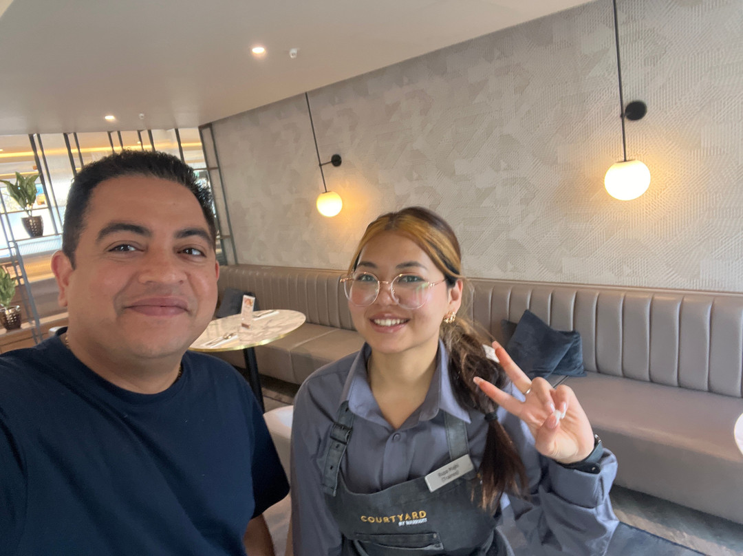 Courtyard London Heathrow Airport主图