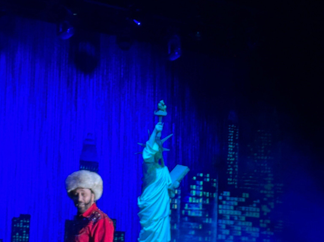 Yakov Smirnoff Show-布兰森必去景点